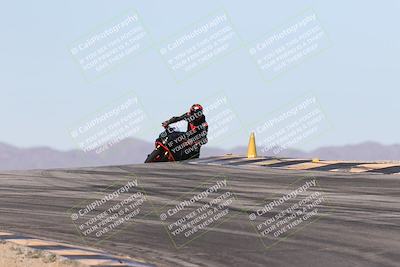 media/Dec-01-2025-Moto Forza (Mon) [[2daa91e15f]]/2-Intermediate Group/Session 2 (Turns 9 and 10)/